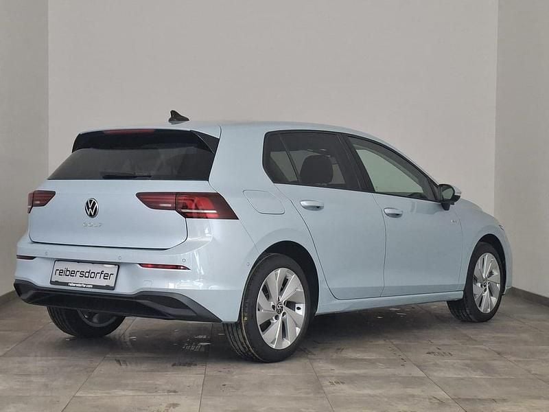 Neu VW Golf VIII 115 PS (84 kW) 2026 Dunkelblau  normal