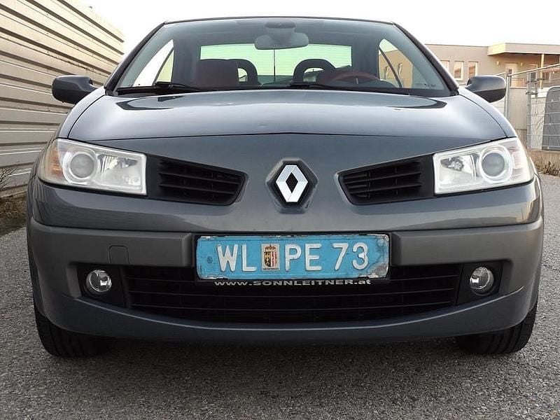 Gebraucht Renault Mégane II Dynamique 111 PS (81 kW) 2007 Stahlgrau metallic Cabrio