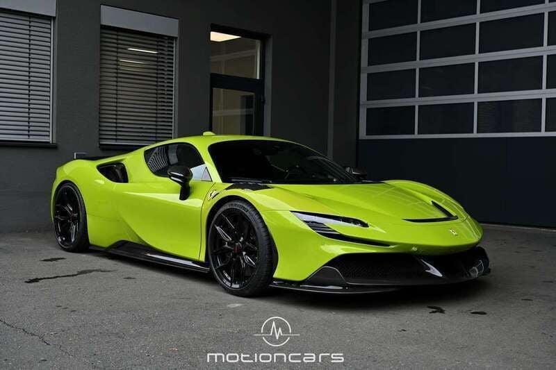 Grün Gebraucht 2024 Ferrari SF90 Coupé | € 639.990 - Bild 1/4