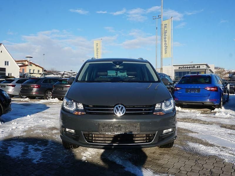 Gebraucht VW Sharan Business+ 177 PS (130 kW) 2020 Grau Van / Kleinbus