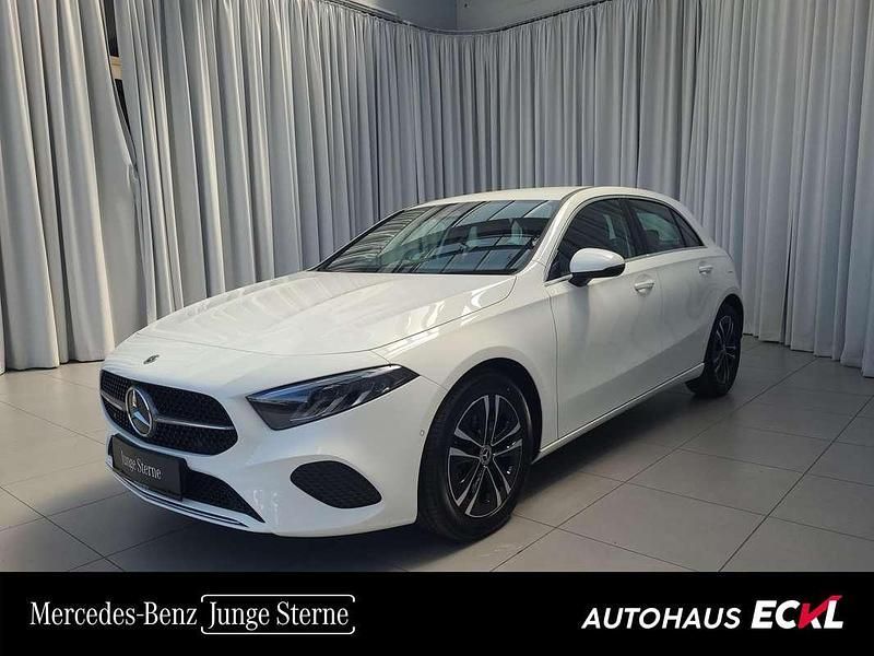 Weiß Gebraucht 2024 Mercedes A180 Progressive Limousine | € 31.190 (Guter Preis) - Bild 1/4