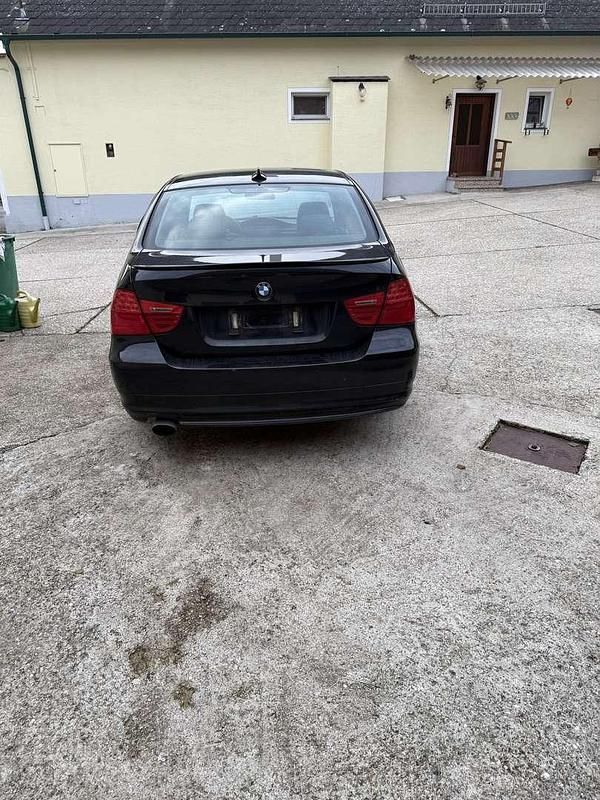 Gebraucht BMW 320 177 PS (130 kW) 2009 Limousine