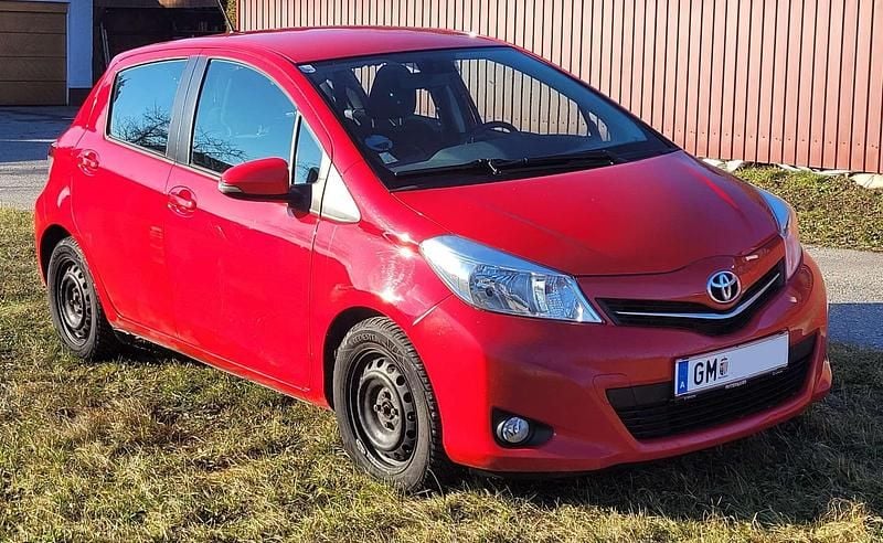 Gebraucht Toyota Yaris Active 69 PS (50 kW) 2014 Limousine