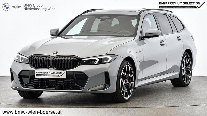 Gebraucht BMW 330e Efficient Dynamics 294 PS (216 kW) 2025 M brooklyn grau