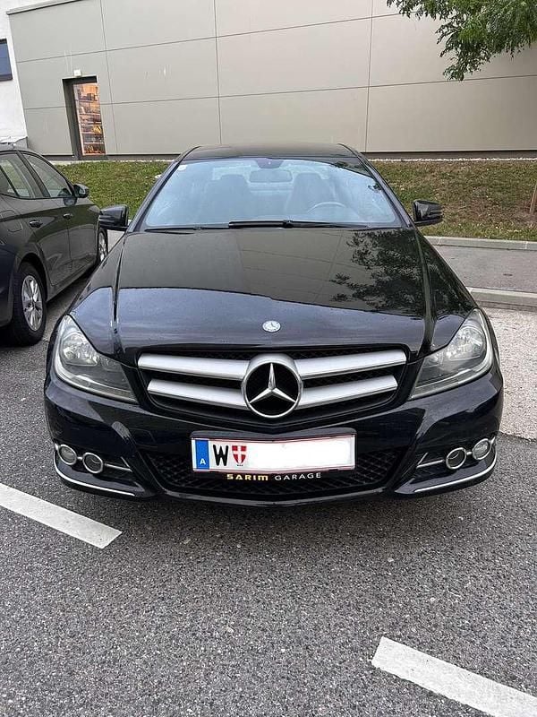 Schwarz Gebraucht 2012 Mercedes C220 Coupé | € 7.990 (Superpreis) - Bild 1/4