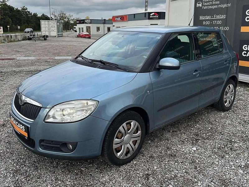 Grau Gebraucht 2010 Skoda Fabia Ambiente Kleinwagen | € 3.990 (Fairer Preis) - Bild 1/4