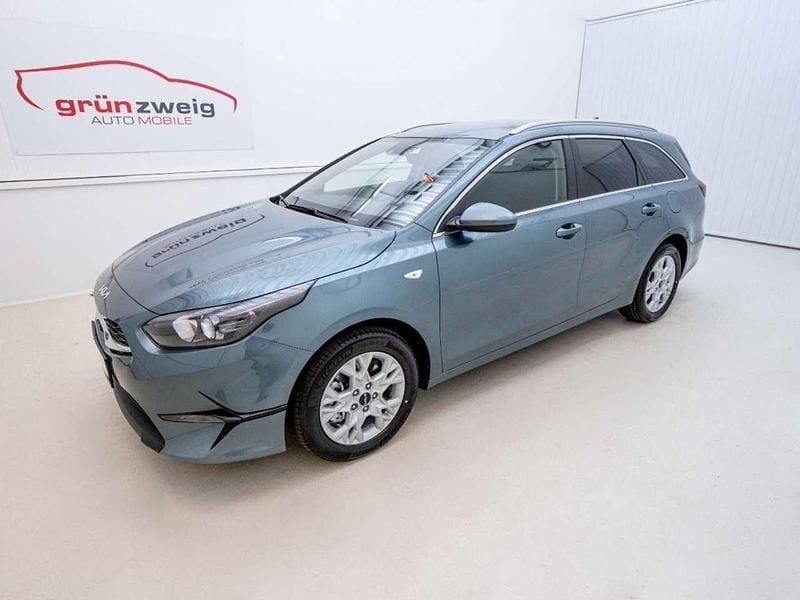 Gebraucht Kia Ceed Sportswagon Silver 100 PS (73 kW) 2025 Grau Kombi