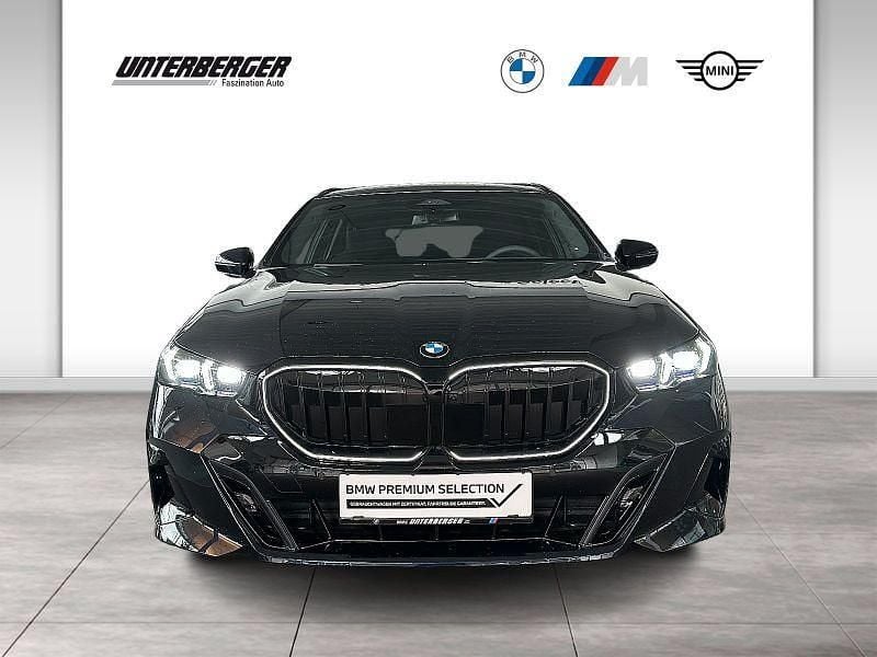 Gebraucht BMW 520 M Sport 197 PS (144 kW) 2025 Schwarz Kombi