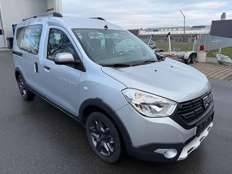 Gebraucht Dacia Dokker Stepway 90 PS (66 kW) 2017 Grau sonderlackierung Van / Kleinbus