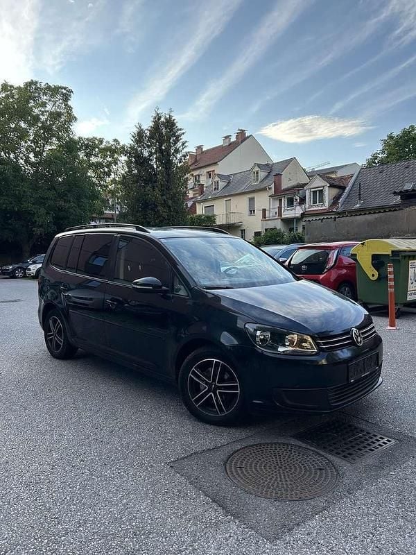 Schwarz Gebraucht 2011 VW Touran Comfortline Van / Kleinbus | € 6.000 (Teuer) - Bild 1/4