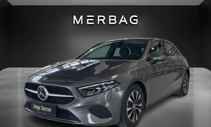Mountaingrau metallic Gebraucht 2023 Mercedes A180 Limousine | € 28.990 (Superpreis) - Bild 1/4