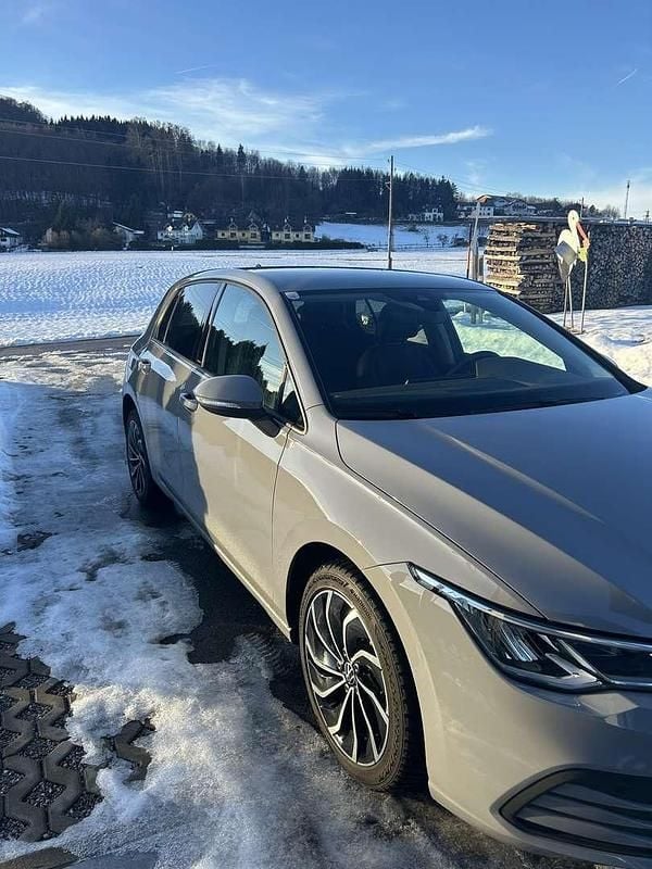Gebraucht VW Golf VIII Life 110 PS (80 kW) 2023 Limousine