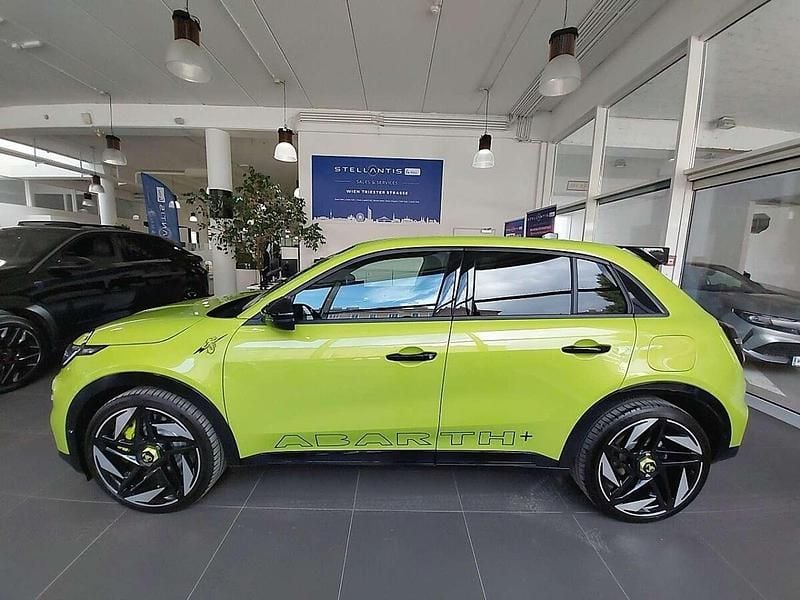 Neu Abarth 600e Turismo 175 kW (238 PS) 2025 Grün SUV