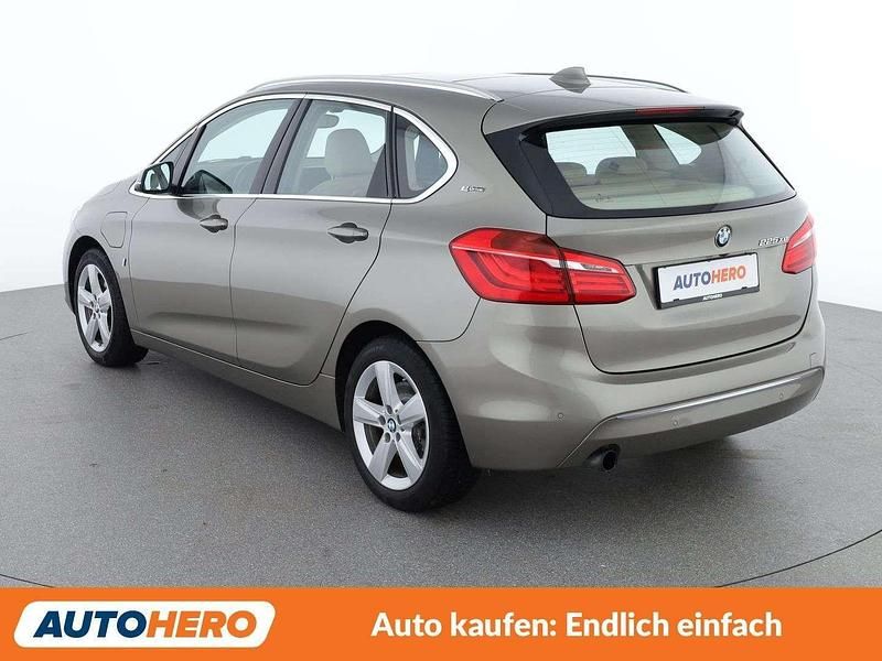 Gebraucht BMW 225 Active Tourer Luxury Line 224 PS (164 kW) 2016 Silber Van / Kleinbus