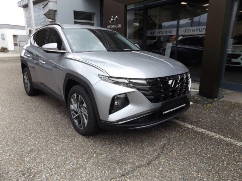 Gebraucht Hyundai Tucson GO! 150 PS (110 kW) 2023 Shimmering silver SUV