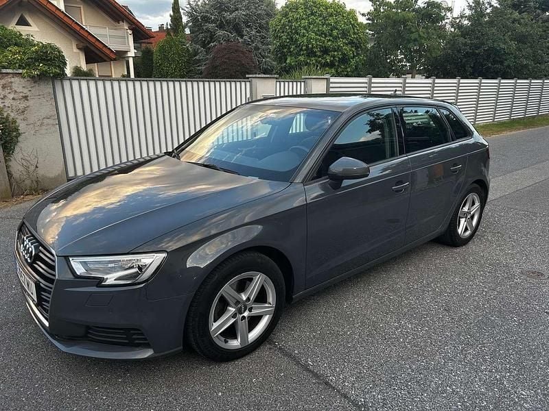 Grau Gebraucht 2017 Audi A3 Sport Limousine | € 14.500 (Fairer Preis) - Bild 1/4