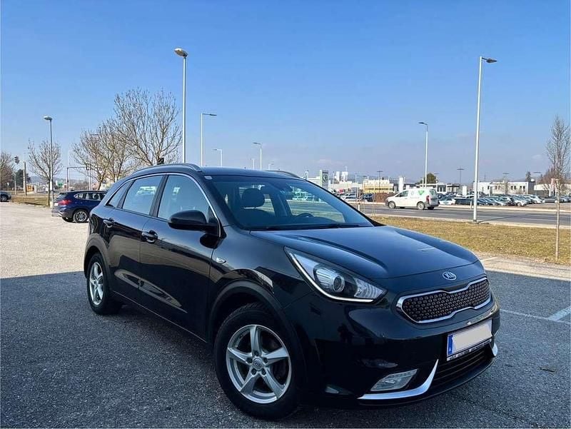 Gebraucht Kia Niro Silver 105 PS (77 kW) 2016 Schwarz SUV