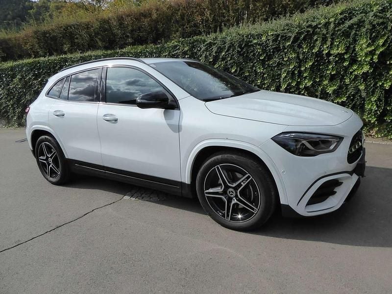 Gebraucht Mercedes GLA180 Premium 136 PS (100 kW) 2024 Weiß SUV