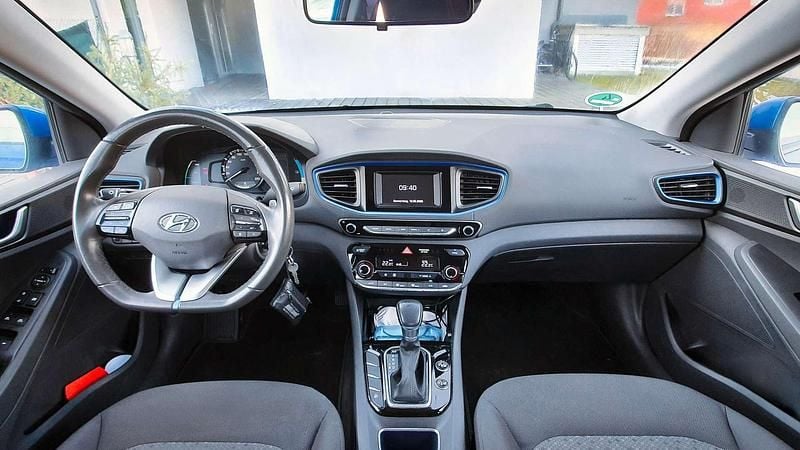 Gebraucht Hyundai Ioniq Trend 141 PS (103 kW) 2018 Blau Kleinwagen