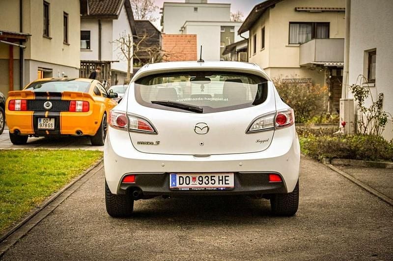 Gebraucht Mazda 3 Inclusive 105 PS (77 kW) 2011 Weiß Limousine
