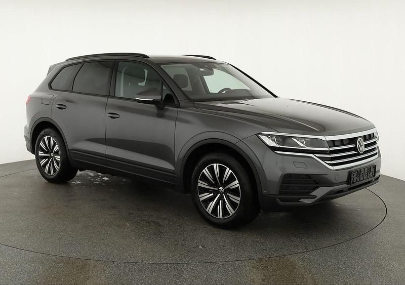 Grau Gebraucht 2025 VW Touareg SUV | € 79.662 - Bild 1/4