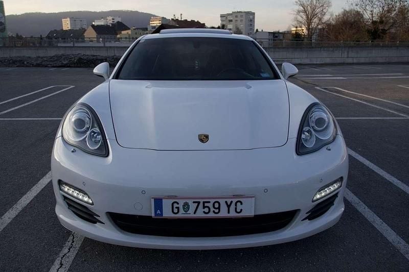 Gebraucht Porsche Panamera 250 PS (183 kW) 2011 Kleinwagen