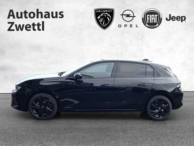 Neu Opel Astra 131 PS (96 kW) 2025 Schwarz Limousine