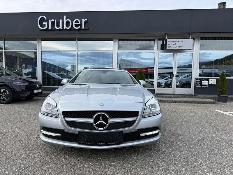 Grau Gebraucht 2013 Mercedes SLK250 Cabrio | € 28.900 - Bild 1/4