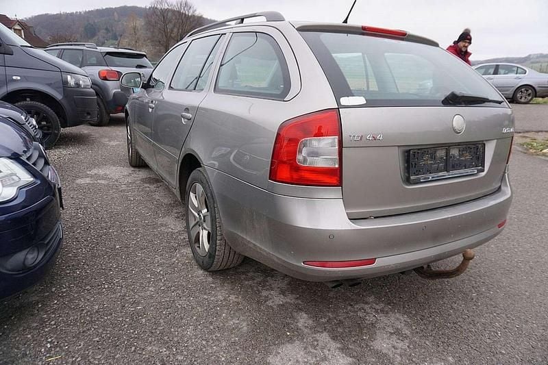 Gebraucht Skoda Octavia Ambiente 140 PS (102 kW) 2009 Grau Kombi