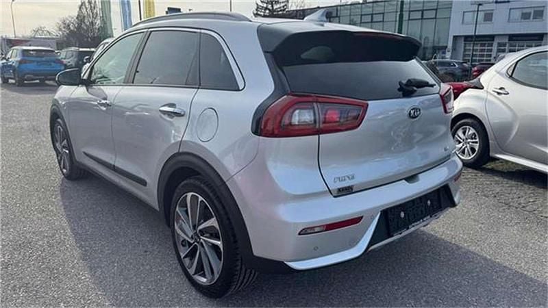 Gebraucht Kia Niro 141 PS (103 kW) 2017 Silber SUV