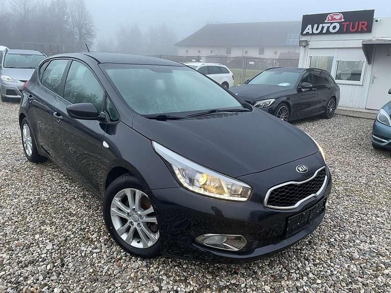 Schwarz Gebraucht 2015 Kia Ceed Silver Kleinwagen | € 5.900 (Fairer Preis) - Bild 1/4