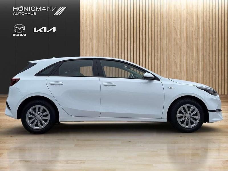 Gebraucht Kia Ceed 99 PS (72 kW) 2023 Weiß Kleinwagen