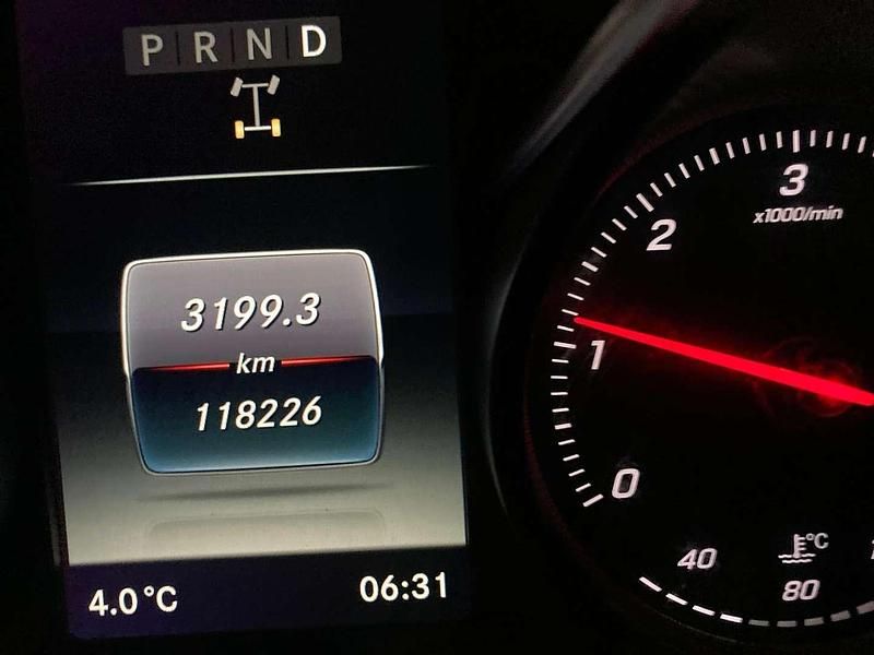 Gebraucht Mercedes X250 190 PS (139 kW) 2019 Weiß Abholung