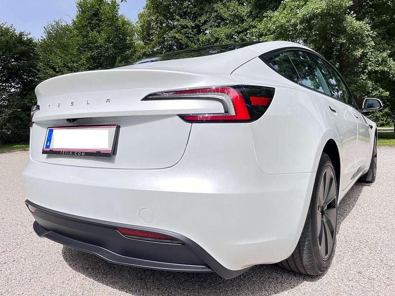 Weiß Gebraucht 2024 Tesla Model 3 RWD Limousine | € 35.490 (Guter Preis) - Bild 1/4