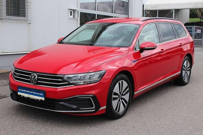 Rot Gebraucht 2022 VW Passat GTE Kombi | € 19.950 (Superpreis) - Bild 1/4