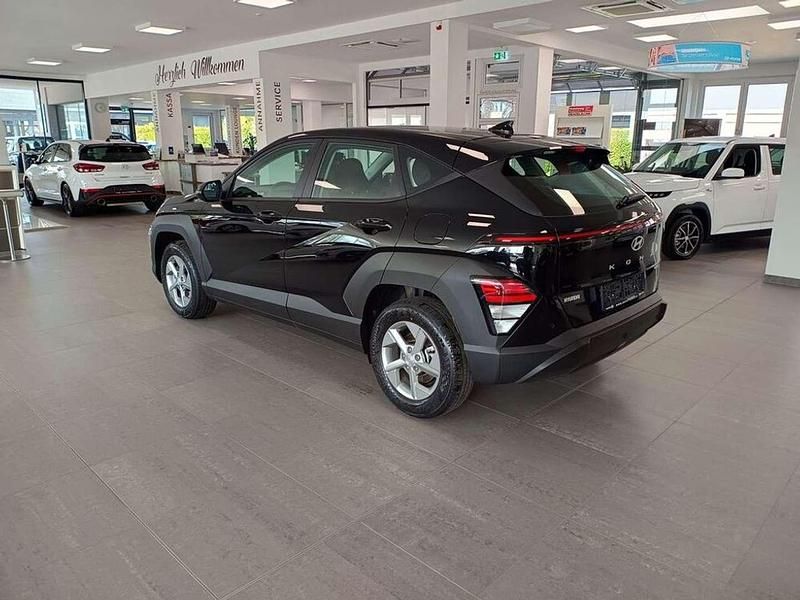Neu Hyundai Kona 129 PS (94 kW) 2025 Schwarz SUV