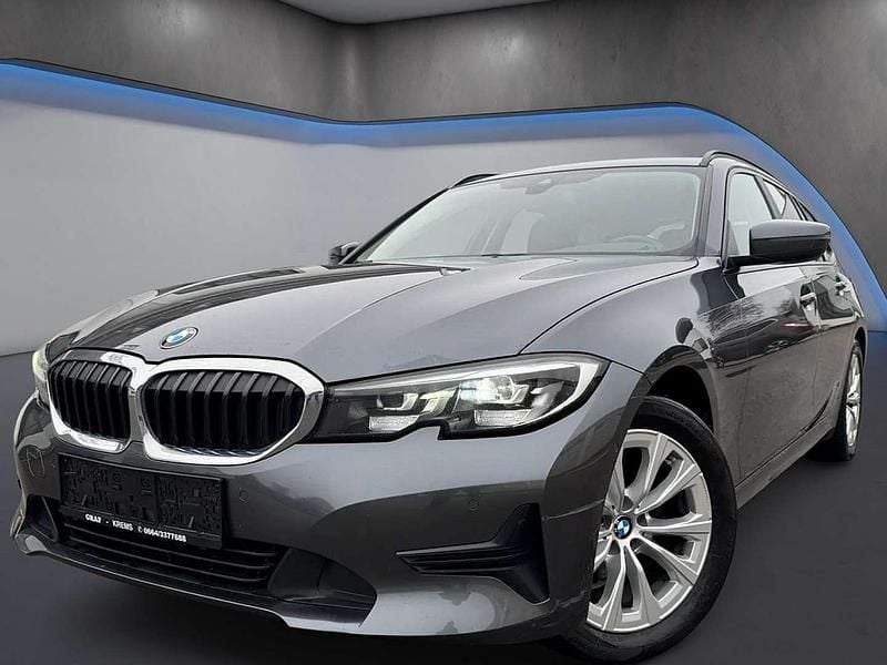 Grau Gebraucht 2021 BMW 318 Advantage Kombi | € 20.990 (Superpreis) - Bild 1/4