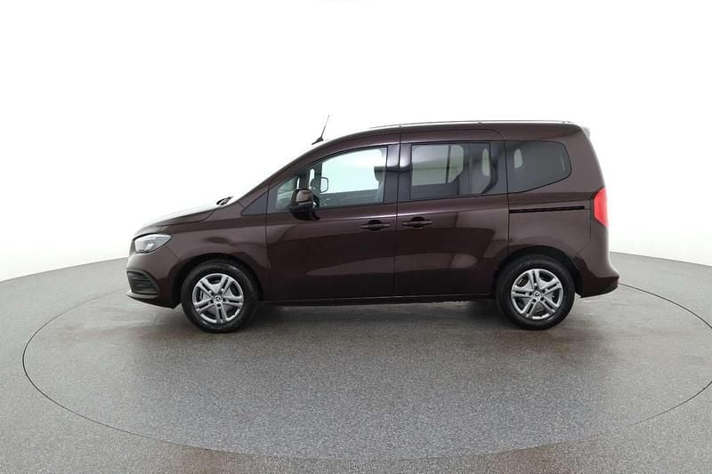 Gebraucht Mercedes T180 Style 131 PS (96 kW) 2024 Rot Van / Kleinbus