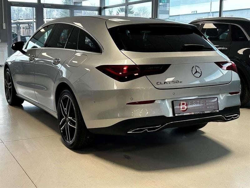 Gebraucht Mercedes CLA250e Shooting Brake Progressive 218 PS (160 kW) 2024 Silber Kombi