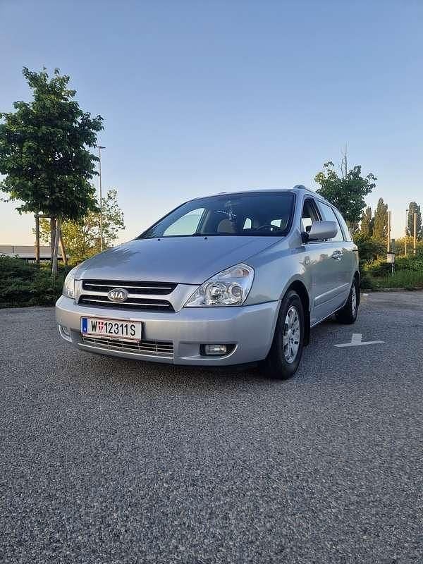 Silber Gebraucht 2007 Kia Carnival Active Van / Kleinbus | € 4.599 - Bild 1/4