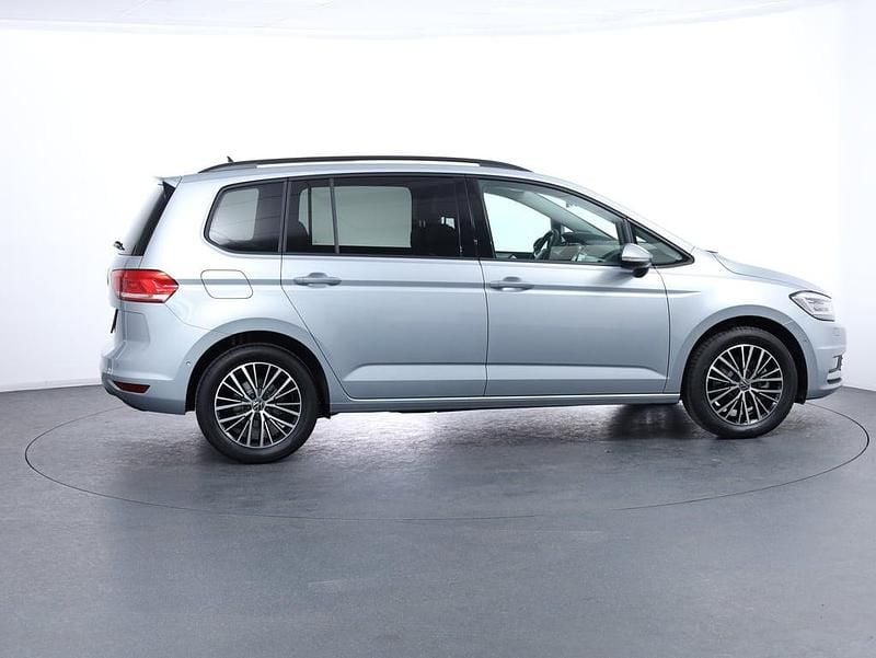 Neu VW Touran 150 PS (110 kW) 2026 Silber  metallic Van / Kleinbus