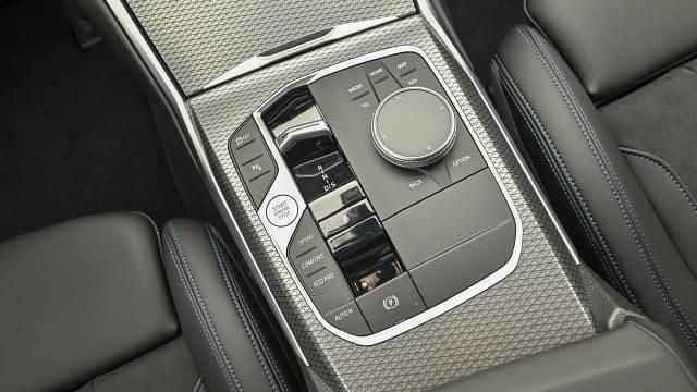 Gebraucht BMW 318 150 PS (110 kW) 2023 Grau Limousine