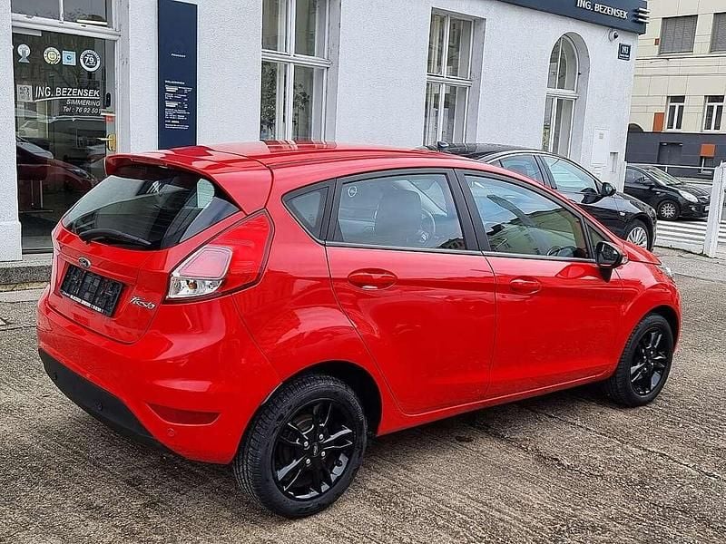 Gebraucht Ford Fiesta Trend 60 PS (44 kW) 2013 Rot Kleinwagen