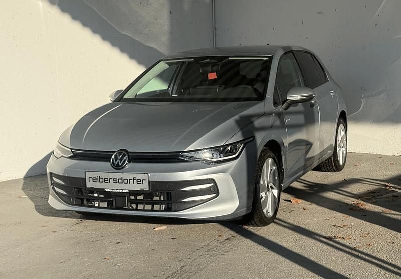 Neu VW Golf VIII 115 PS (84 kW) 2025 Silber  metallic Limousine