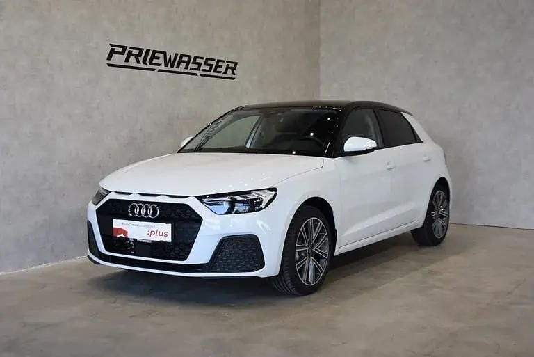Weiss metallic Gebraucht 2024 Audi A1 Sportback Comfort Kleinwagen | € 24.985 (Etwas zu teuer) - Bild 1/4