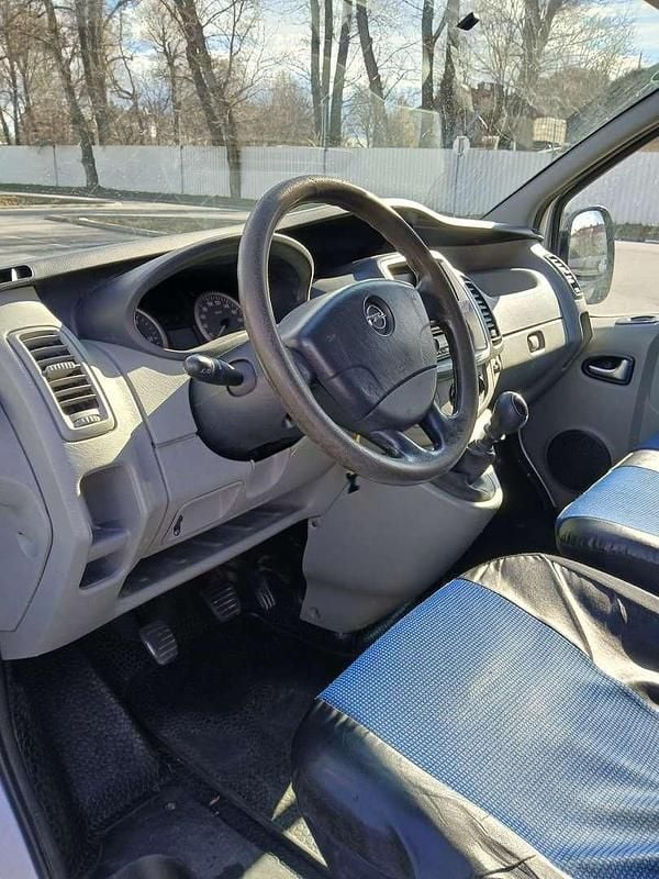 Gebraucht Opel Vivaro 114 PS (83 kW) 2011 Grau Van / Kleinbus