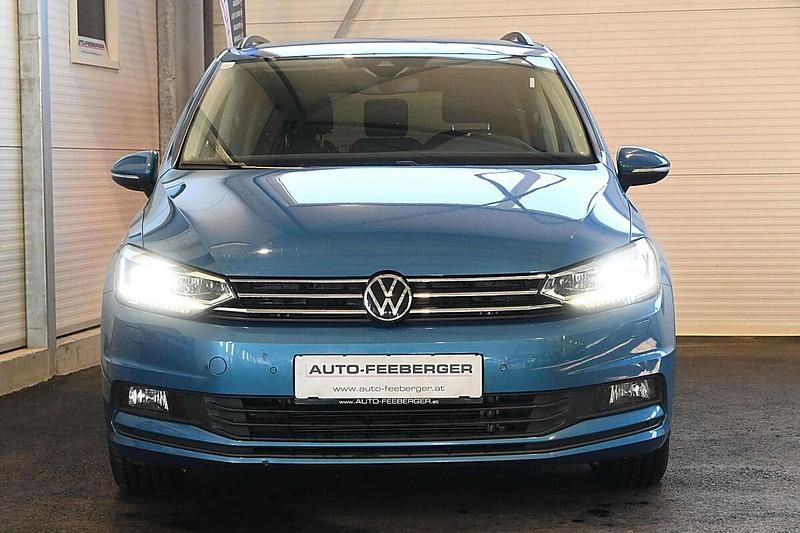 Gebraucht VW Touran Comfortline 122 PS (89 kW) 2022 Blau Van / Kleinbus