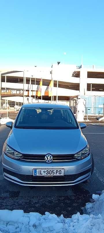 Gebraucht VW Touran Trendline 110 PS (80 kW) 2018 Silber Van / Kleinbus