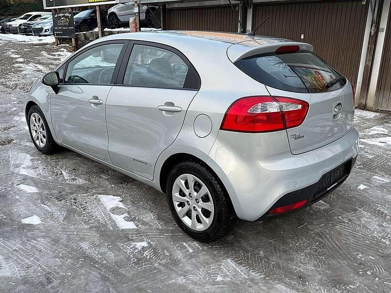 Gebraucht Kia Rio 86 PS (63 kW) 2013 Silber Limousine
