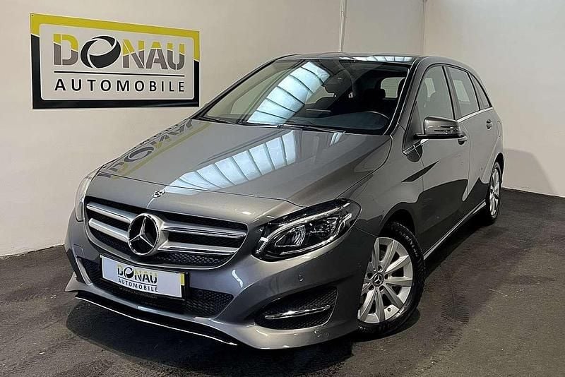 Grau Gebraucht 2018 Mercedes B160 Van / Kleinbus | € 19.990 - Bild 1/4